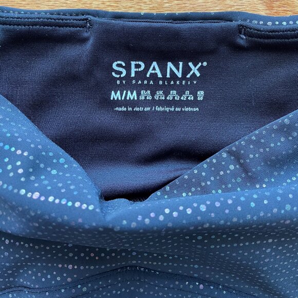 Spanx Booty Boost Black Metallic Mist Leggings Size Medium - Picture 8 of 9